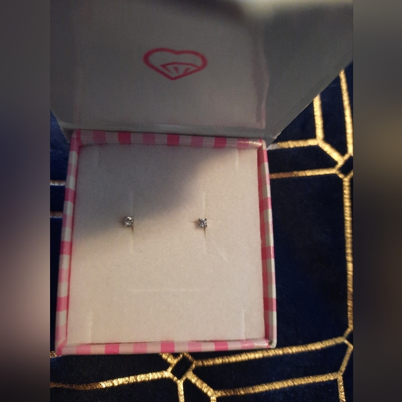 Toddler silver sterling earrings - Picture 5 of 7